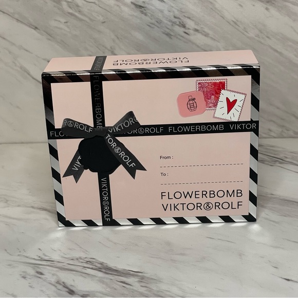 Flowerbomb Viktor & Rolf Set - Picture 2 of 3